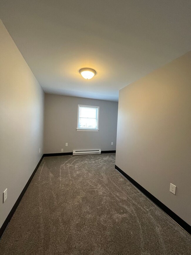 Building Photo - Spacious, bright and newly renovated 2nd-floor apartment available in Bath