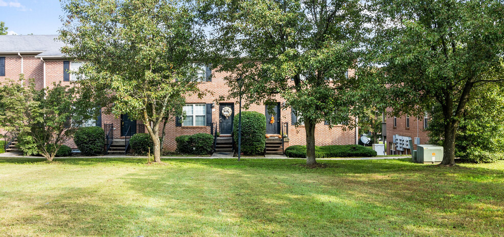 Primary Photo - EAGLE CREEK TOWNHOMES