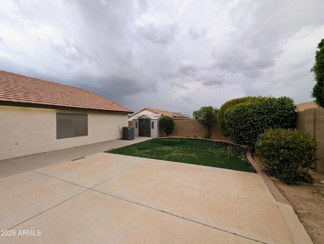 Building Photo - 15748 W Paradise Ln