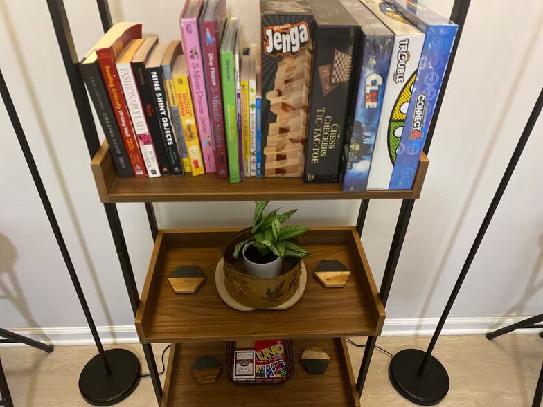 Building Photo - Room in Townhome on Baker Ct