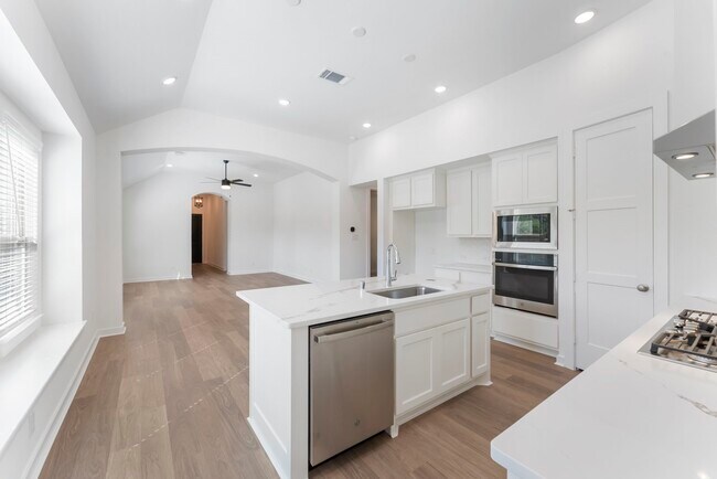 Building Photo - 26383 Golden Pass Lp