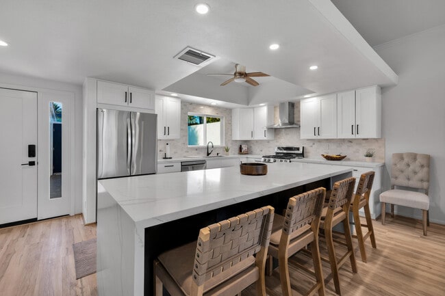 Building Photo - 47760 Eisenhower Dr