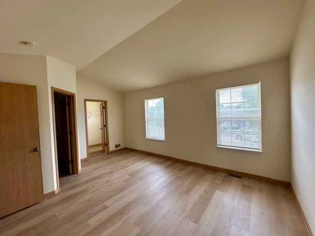 Building Photo - Newly Updated 3 Bedroom 2.5 Baths. One Car...