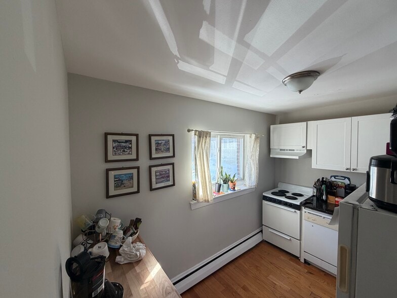 Building Photo - 61 Selkirk Rd