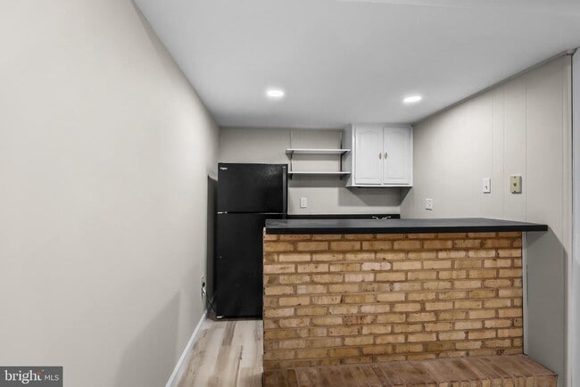 Building Photo - 4223 Avon Dr
