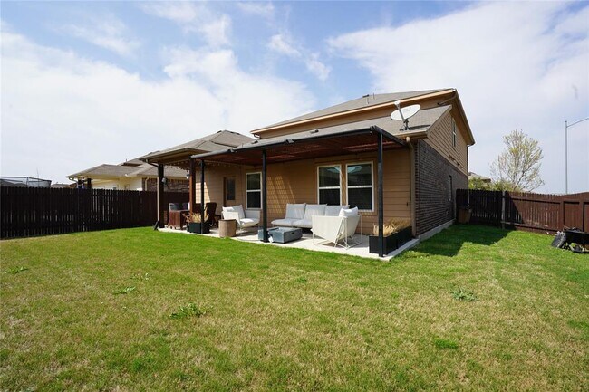 Building Photo - 3221 Pearlman Dr