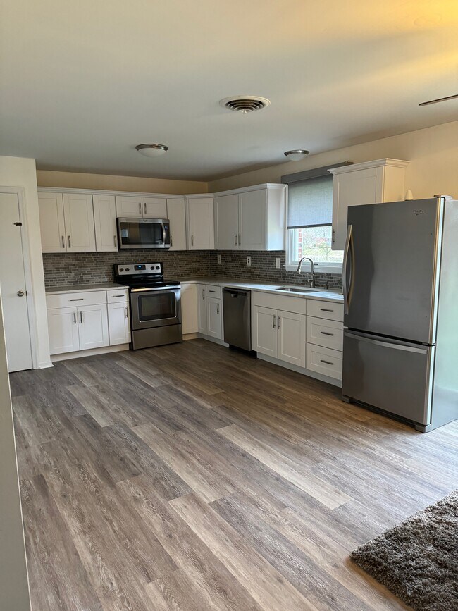 Building Photo - 12445 Dixie Dr