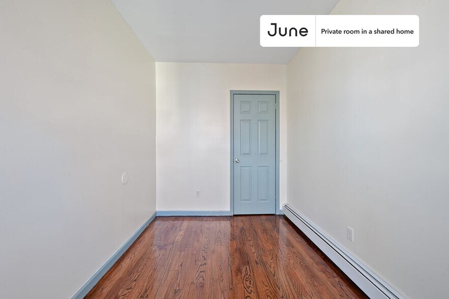 Building Photo - Room in Shared 3 bed/1 bath home