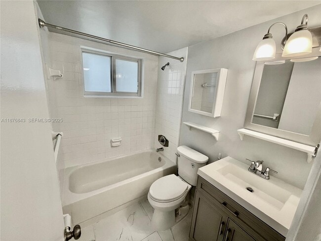 Building Photo - 2616 NE 14th Ave