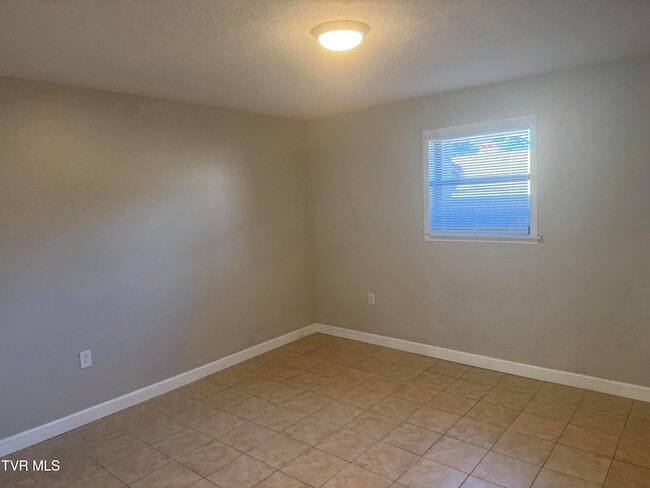 Building Photo - 1001 Kiser Blvd