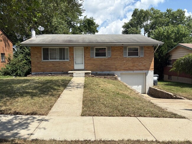 Primary Photo - Amazing 3 bedroom 2 bathroom house availab...