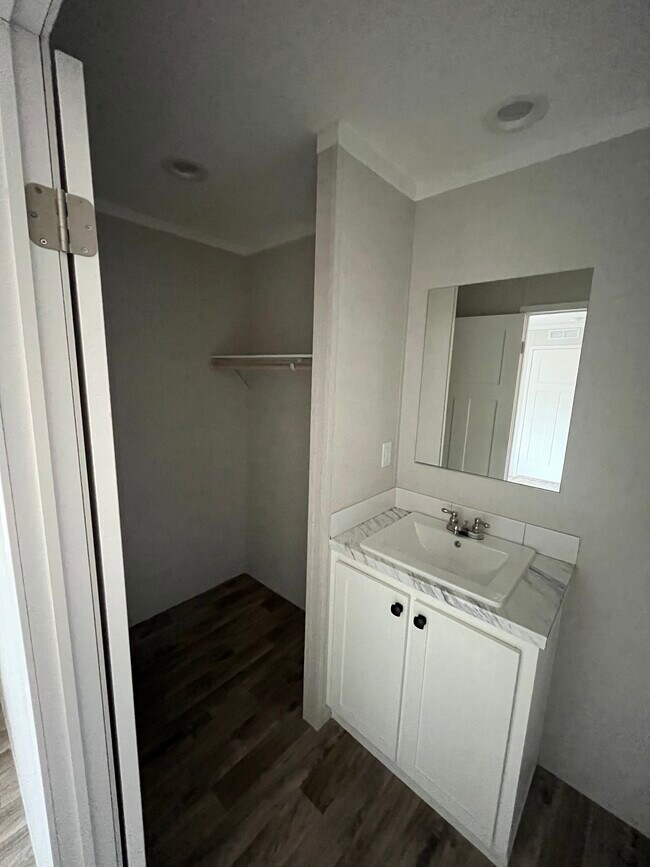 Building Photo - 205 Mountain Village Cir