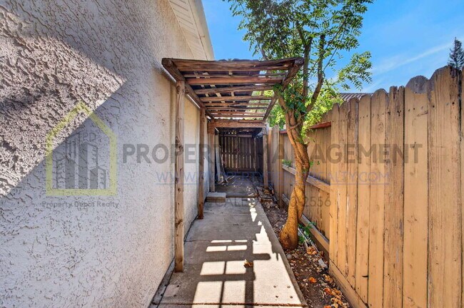Building Photo - Charming 3-Bedroom Home with 2 Baths