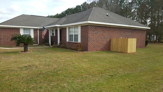 Building Photo - 3-Bed 2-Bath Brick Home located in the Heart of Foley