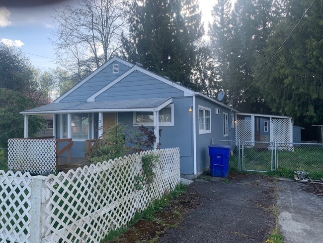 Building Photo - 1311 S 3rd Ave