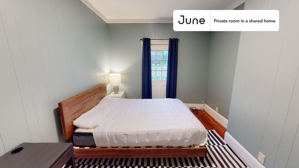 Building Photo - Private bedroom in 7 bed/2 bath Home