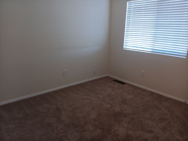 Building Photo - 3 Bedroom, 2.5 Bathroom Home! Schedule a Showing Today!