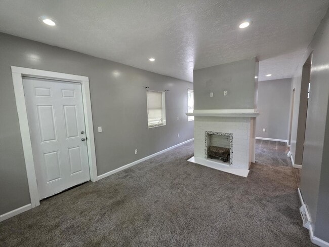 Building Photo - 389 Sumatra Ave