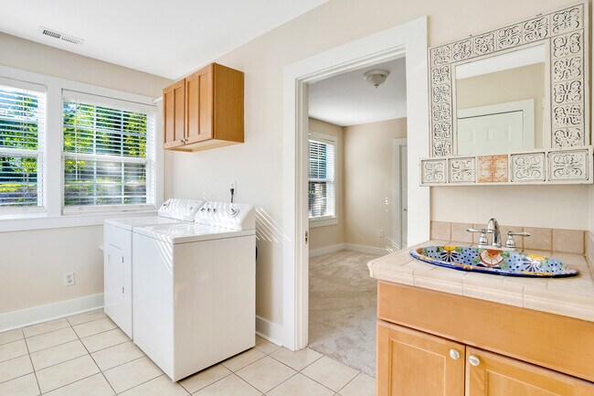 Building Photo - 1607 Knickerbocker Ave