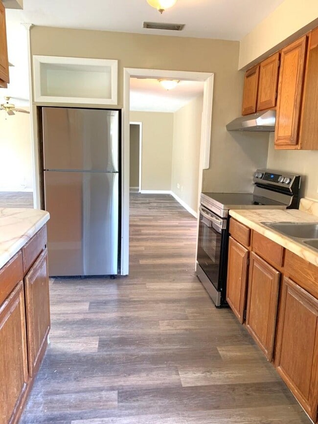 Building Photo - 935 Bolton Ln