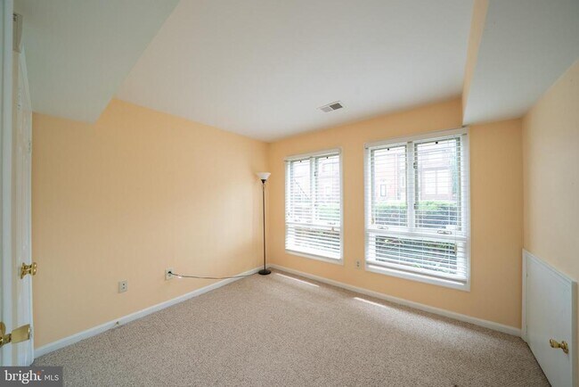Building Photo - 10168 Turnberry Pl