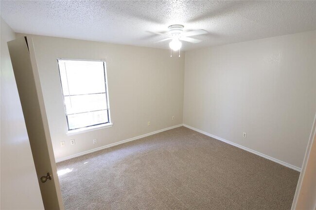 Building Photo - 6714 Windrift Way