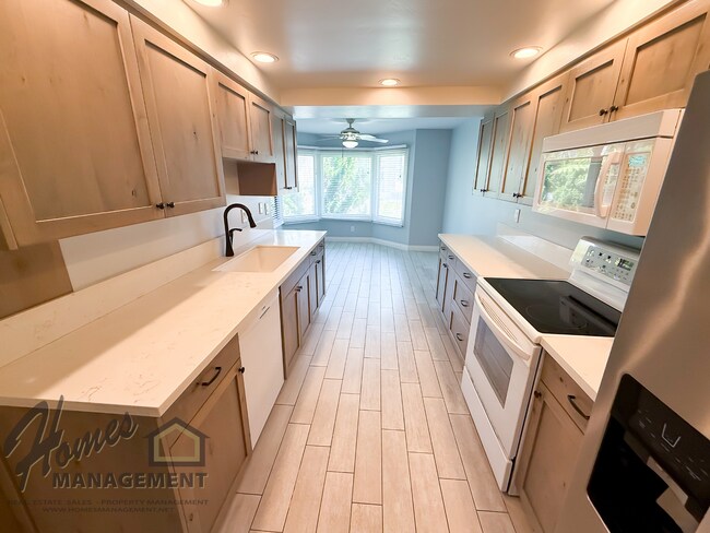 Building Photo - Del Mar Beach Club 2bd/2ba Condo