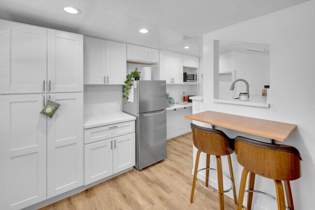 Building Photo - 1072 Johnson Ave