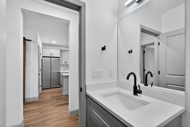Building Photo - 2252 Fernwood St
