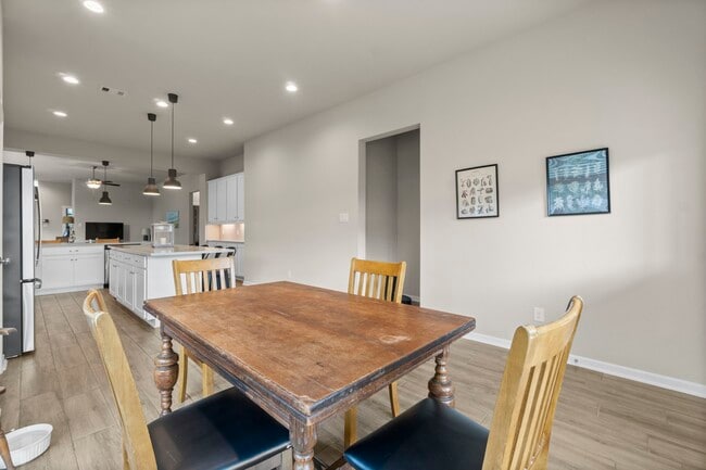 Building Photo - 248 Crest Edge St