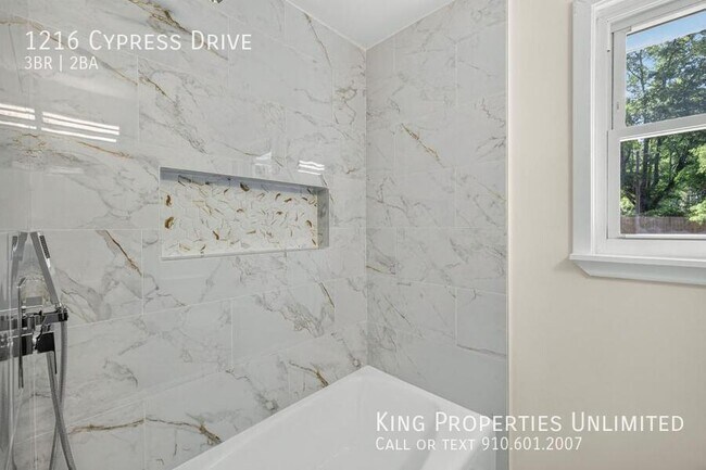 Building Photo - 1216 Cypress Dr