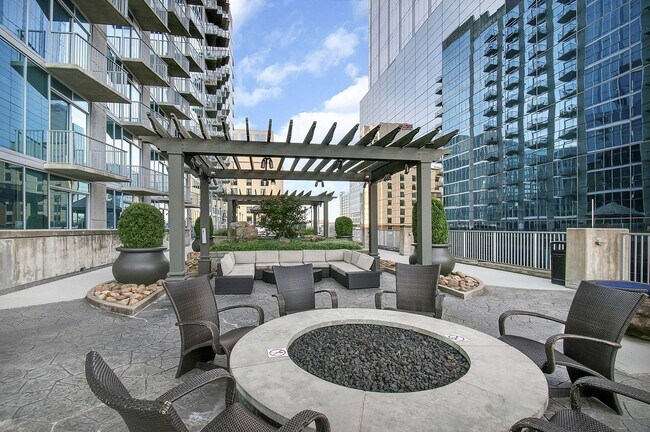 Building Photo - Stunning condo in the heart of SoBro at the Encore! Beautiful 1 bed, 1 bath on the amenity floor ...