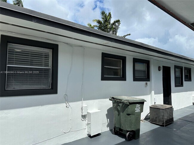 Building Photo - 116 NW 2nd Ave