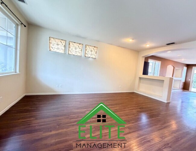 Building Photo - **Spacious 4-Bedroom Single-Story Home in Desirable Elk Grove Neighborhood**