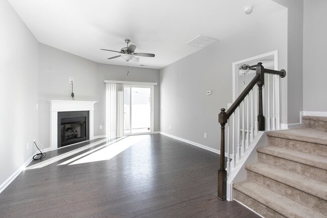 Building Photo - Available mid-July - Adorable 3 Bed 2.5 Ba In Great Location! First Floor Master!