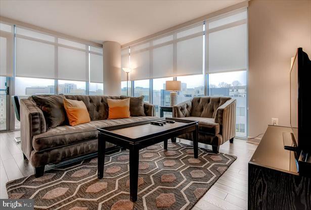 Building Photo - 8231 Crestwood Heights Dr