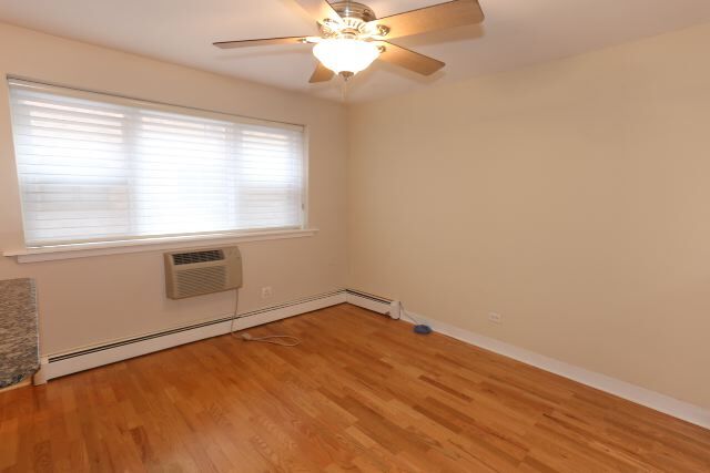 Building Photo - 650 W Wrightwood Ave