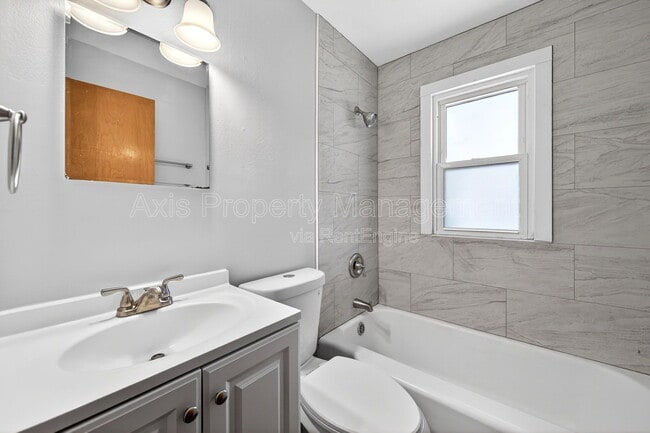 Building Photo - 1414 Comet Dr