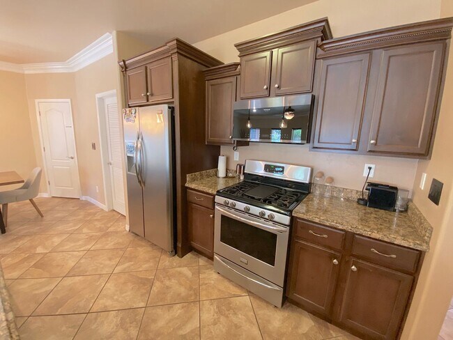 Building Photo - Northeast El Paso 3bed Refrig A/C