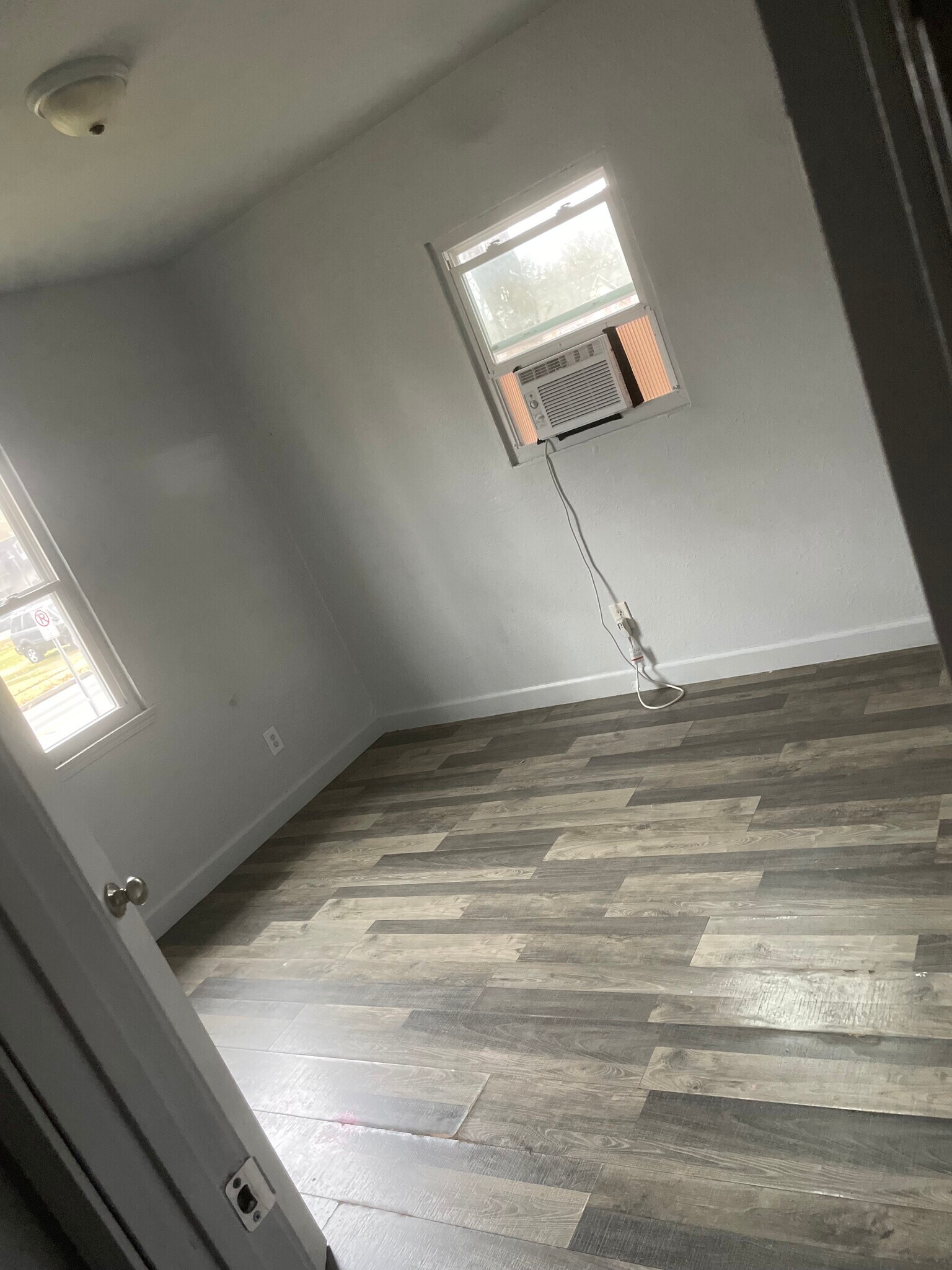 Building Photo - 113 W Ash St