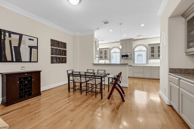 Building Photo - 2414 Dorrington St