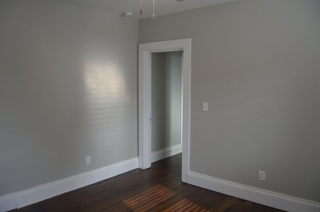 Building Photo - West Asheville Bungalow!