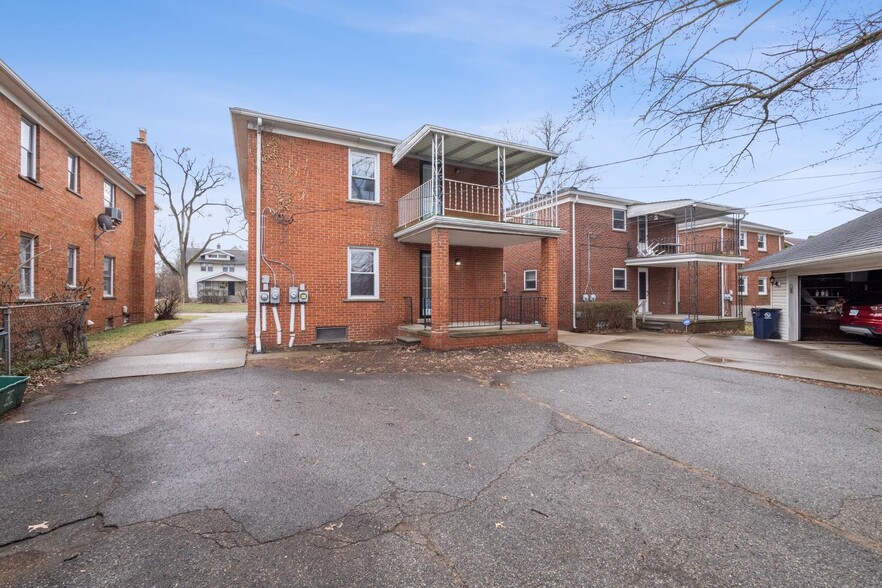 Building Photo - 206 Catalpa Dr