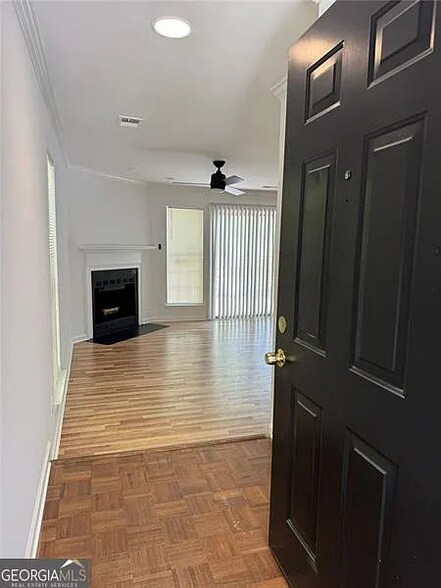 Building Photo - 2080 Charter Ln