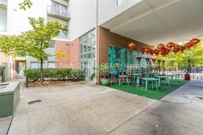 Building Photo - 620 Glen Iris Dr NE