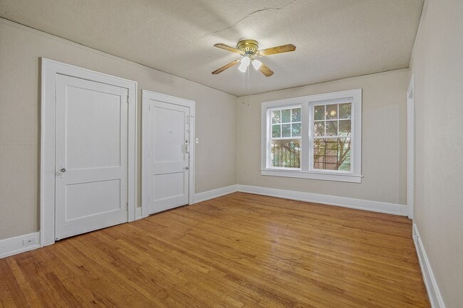 Interior Photo - Highland Court