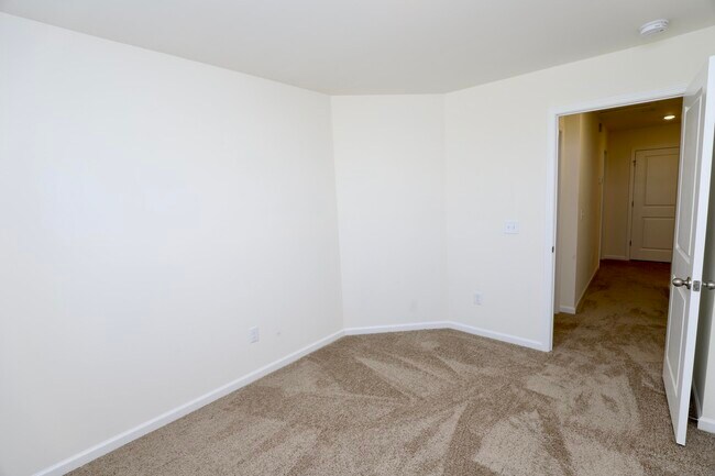 Building Photo - 1718 Canopy Dr