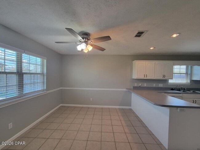 Building Photo - 2406 Maple Ct