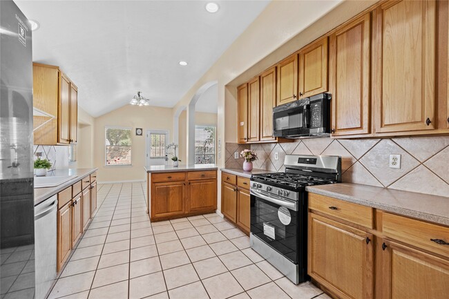 Building Photo - 11130 Camino Oaks Dr