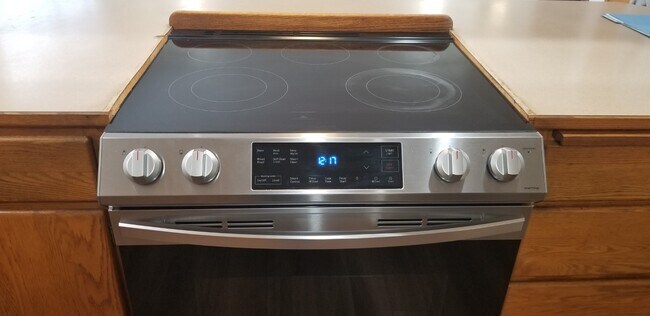 Gourmet stove - 10615 Hillsboro Dr NW